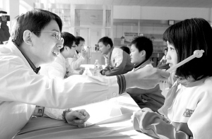 “阳光爱耳”走进学校