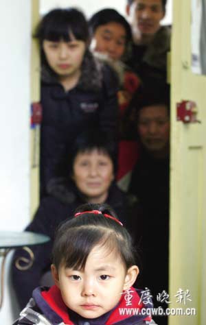 2幼女在母亲遗体旁饿数天续：姐妹均无生命危险