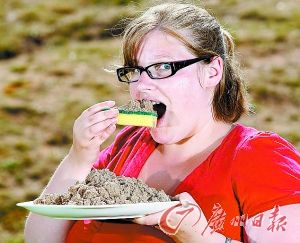 英女子孕期喜食沙子 两孩子出生时均健康