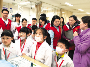 医院来了儿童观察员