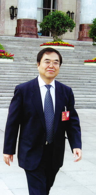 拉弓蓄势直指世界级靶点——访哈药集团董事长郝伟哲