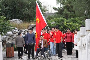 我校30名国庆游园志愿者上岗演练