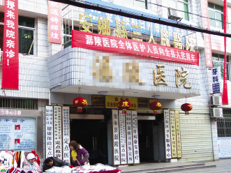 社区模式：公益与市场之争