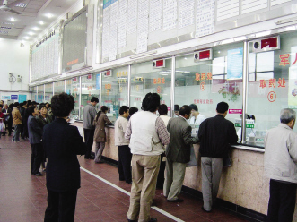 “用三年的实践来回答”