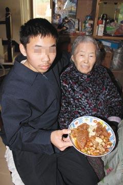 初中生每天骑车往返12公里照顾患病祖父母