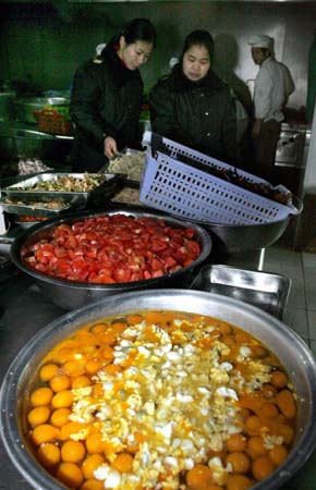 福州市卫生局大学食堂查“三无“食品