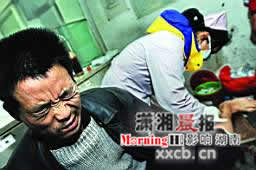 疯狗闹市3小时连伤31人 警察满街追捕未能击毙