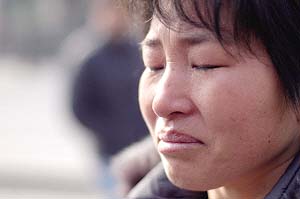 女子将患病女儿弃医院望其获救 三个月后欲讨回