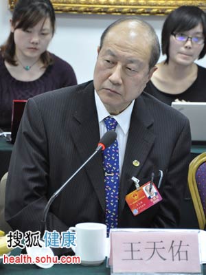 王天佑代表：取消以药补医 必须调整医疗服务价格