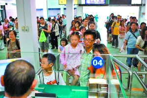 深圳：部分市民因价格等原因赴港接种流感疫苗