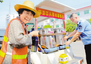 河南街头现招手停送茶车