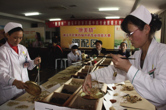漱玉平民大药房中药技能赛开擂
