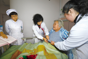 “人民币女郎”获救治