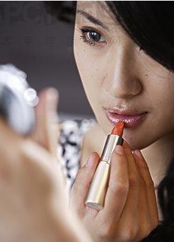 从唇色看女人一生命运