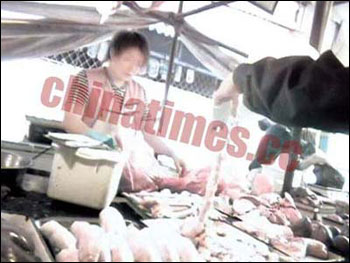 京黑窝点用砒霜制熟食 每天售出千斤毒猪肠