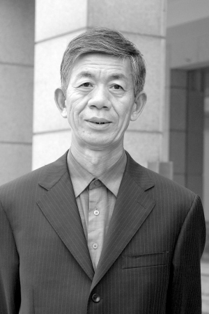 国庆彩车上的村医