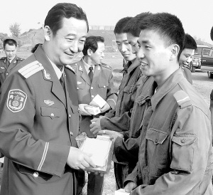 为了官兵满意 百姓放心——记武警湖北总队医院院长余建华博士
