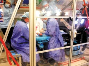 法医生成功实施零重力手术 为太空手术奠定基础