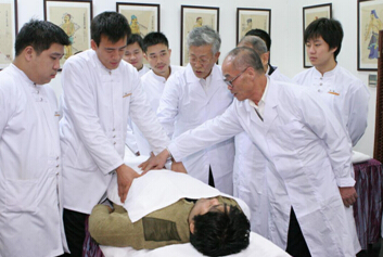 国医名医倾力奉献 中医复兴任重道远-记中经堂名医专家团队