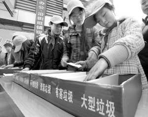 江苏南通社区举办垃圾分类比赛