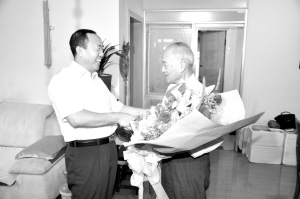 精诚之良医 启悟之良师--记全国名老中医安徽中医药大学第一附属医院徐经世