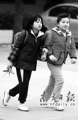 广东顺德1所小学80名学生出现发烧症状