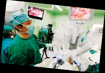 首例！“机器人”腹腔镜前列腺癌术现场直播