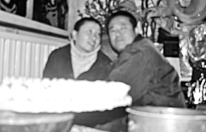 男子照顾植物人妻子11年坚持为其唱歌将其唤醒