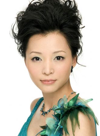 女主持教你巧用发型扮优雅