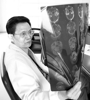 “骑士”医者周云峰