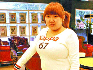 女孩巨乳症胸围1.1米 欲缩胸过正常生活