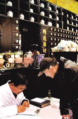 药店+诊所模式将盛行 坐堂医将药托拉下马