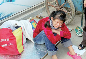 患肺结核女孩因无钱医治遭父亲遗弃