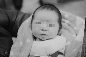 江苏一女婴深夜在医院被人偷走 院方推卸责任
