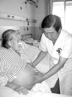 94岁老太切45斤“死胎” 大夫称畸胎瘤是胎中胎