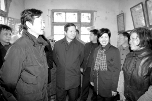 一切为了农民的健康——关于河南省信阳市平桥区农村医疗卫生服务体系建设的调查与思考  河南省信阳市人民政府市长 郭瑞民