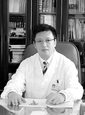 不断探索 创新医院管理——记内蒙古林业总医院院长杜彦李
