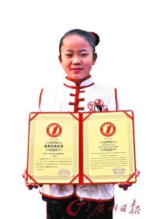 10岁女孩原地前空翻500余个创世界纪录