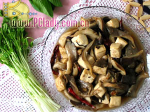 味道特别的鲜蘑菇烩豆腐