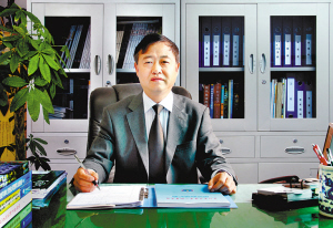 软硬兼抓 实现职工医院突破——记贵阳医学院第二附属医院院长郭祥