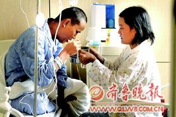 男子患肝癌需肝移植 妻子和公公“拼肝”救人