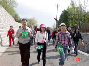 卫生管理与教育学院在2007年校工会登山比赛中再创佳绩