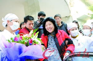 深圳甲型流感危重症产妇治愈出院