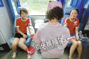 无偿献血宣传月启动 首日重庆逾600名市民献爱心