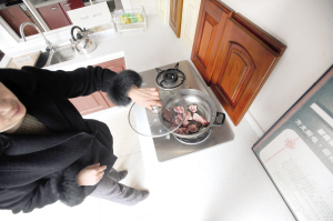 市民所买猪肉夜里发蓝光 专家称仍能吃