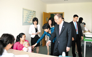 潘基文参观上海妇幼保健中心