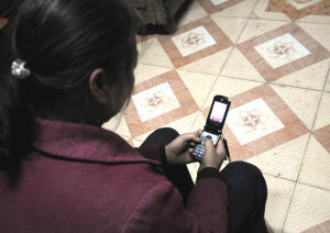 女子为生活卖血染艾滋病