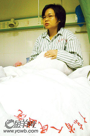 两女大学生同患白血病续：医院停药病榻苦挨