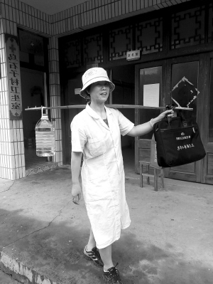 “三头六臂”的桃花岛村医