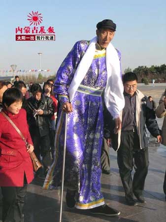 比小巨人姚明还高12厘米的内蒙古一号牧民